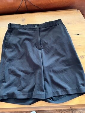 EP PRO WOMEN’S BLACK BERMUDA SHORTS. SIZE 6